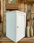 Charger l'image dans la visionneuse de la galerie, Armoirette patinée blanche