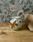 Charger l'image dans la visionneuse de la galerie, Vase en verre marbré blanc et beige
