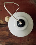 Charger l'image dans la visionneuse de la galerie, Suspension 70s en opaline blanche rayée