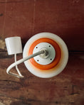Charger l'image dans la visionneuse de la galerie, Suspension 70s en opaline blanche et orange