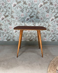 Charger l'image dans la visionneuse de la galerie, Table d’appoint 70s en bois