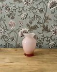Charger l'image dans la visionneuse de la galerie, Vase en opaline rose