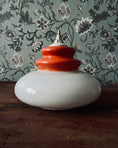 Charger l'image dans la visionneuse de la galerie, Suspension 70s en opaline orange et blanche