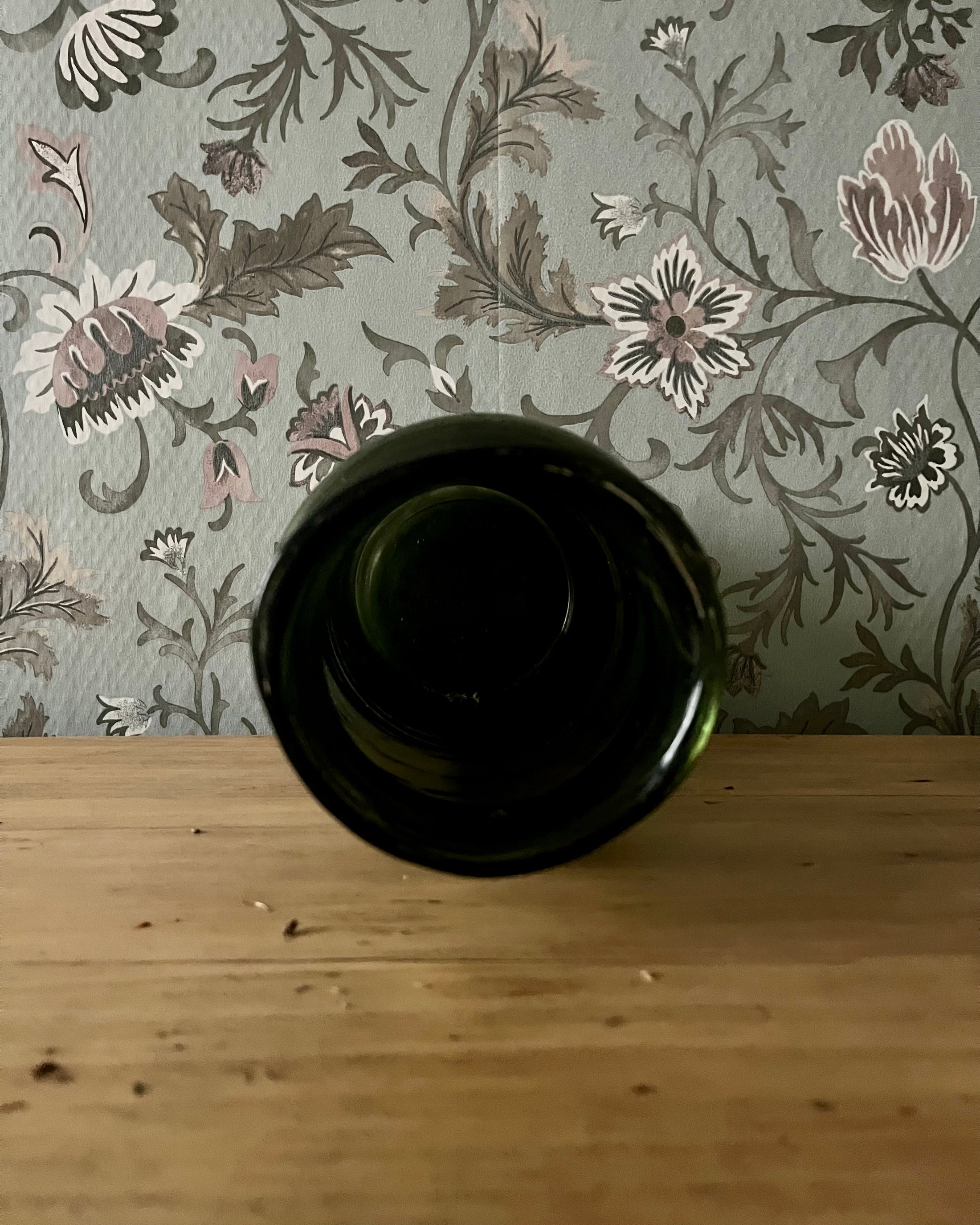 Vase en verre vert bouteille