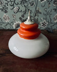 Charger l'image dans la visionneuse de la galerie, Suspension 70s en opaline orange et blanche