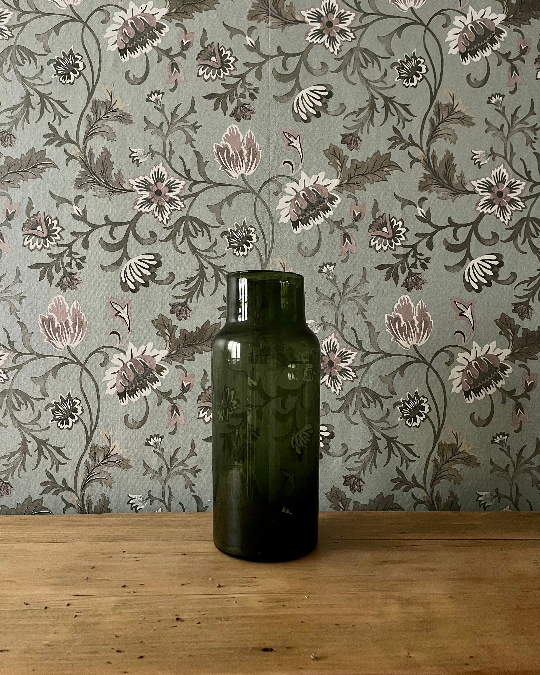 Vase en verre vert bouteille