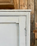 Charger l'image dans la visionneuse de la galerie, Armoirette patinée blanche