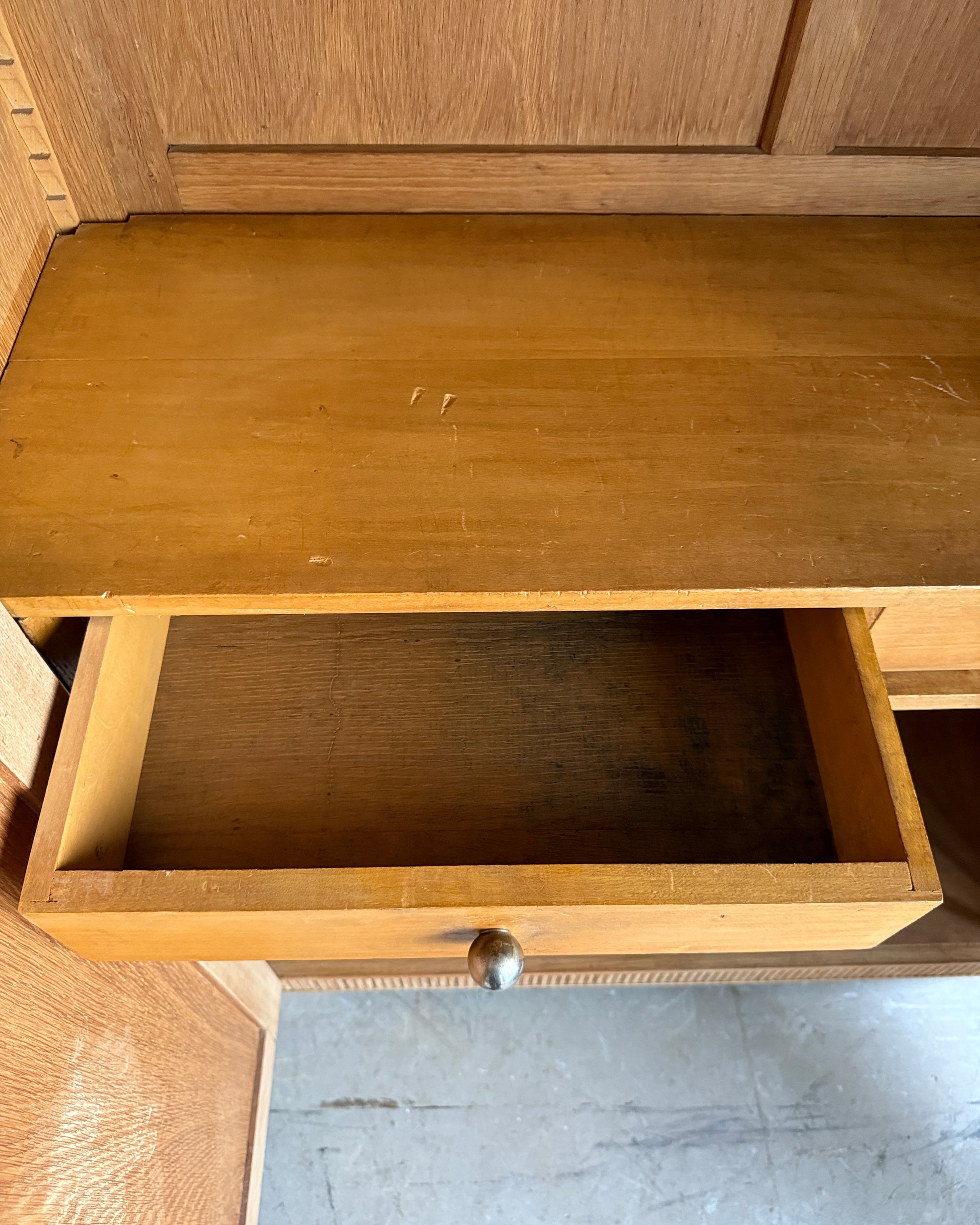 Armoire Art Déco en chêne avec penderie