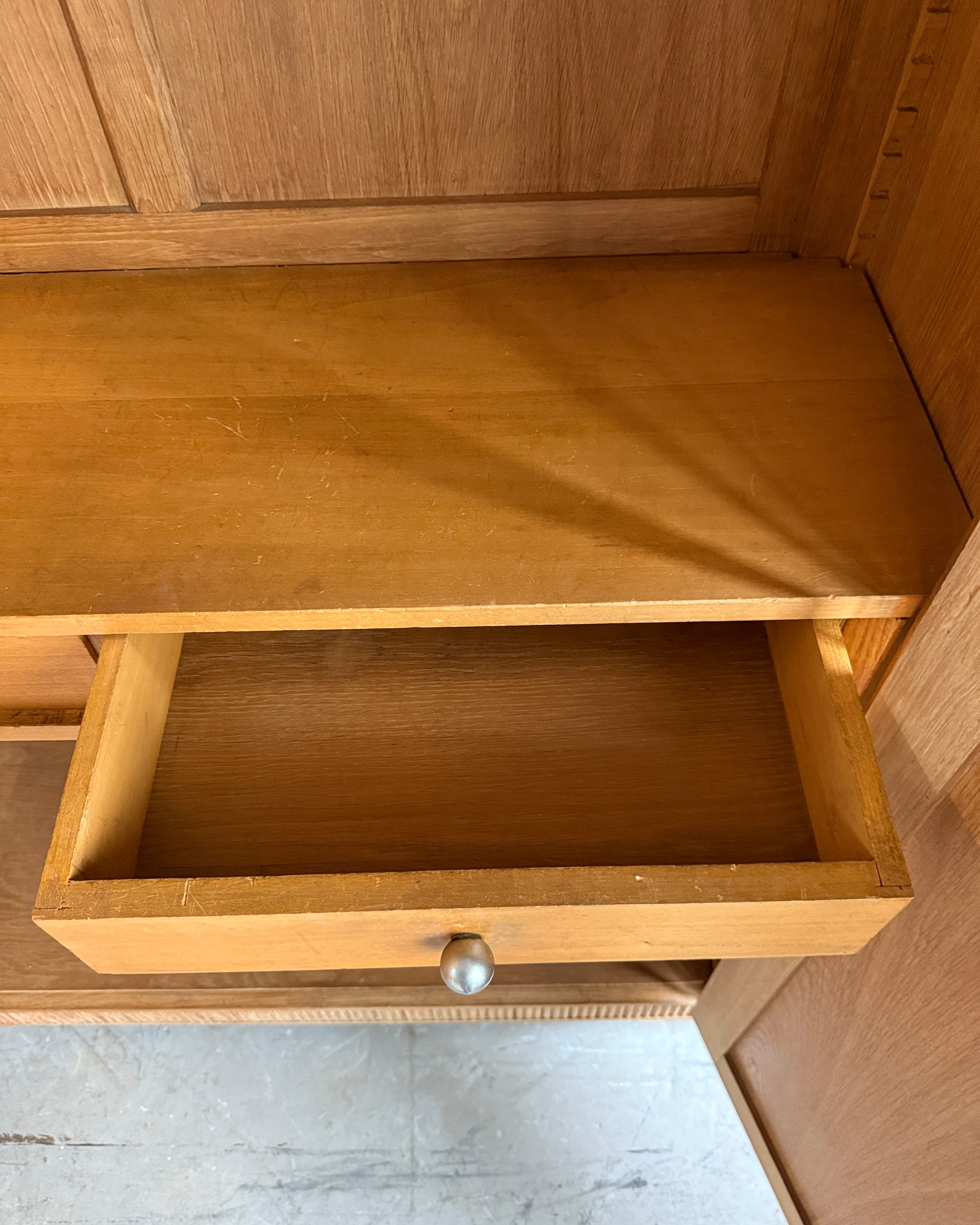 Armoire Art Déco en chêne avec penderie