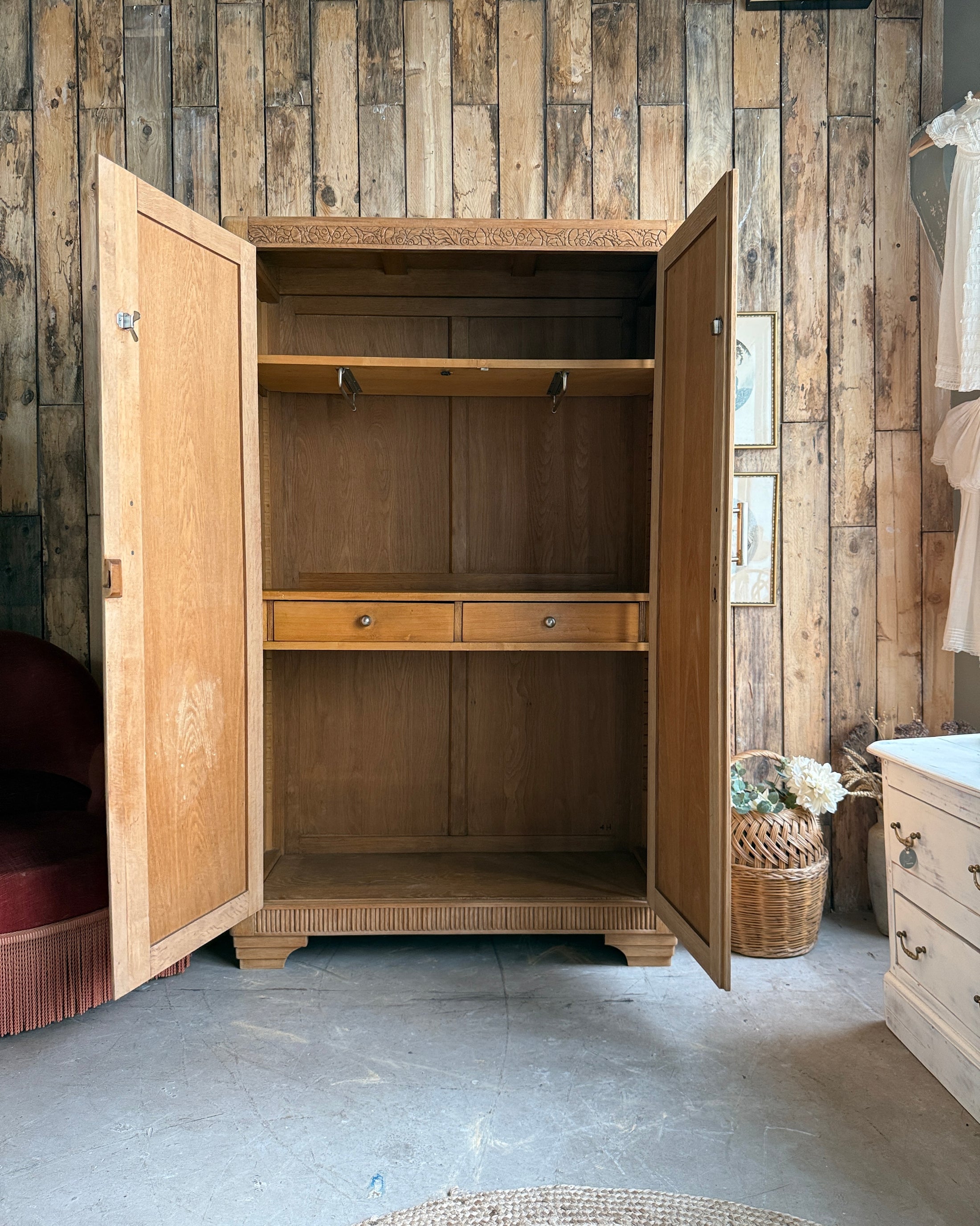 Armoire Art Déco en chêne avec penderie