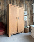 Charger l'image dans la visionneuse de la galerie, Armoire Art Déco en chêne avec penderie