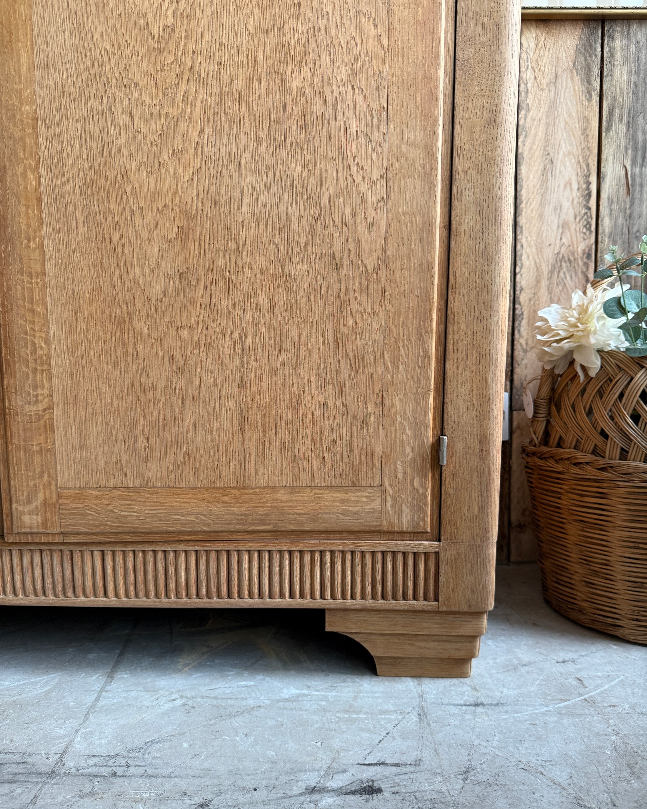 Armoire Art Déco en chêne avec penderie