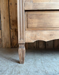 Charger l'image dans la visionneuse de la galerie, Armoire ancienne de style Louis XVI