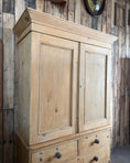 Charger l'image dans la visionneuse de la galerie, Armoire anglaise ancienne « linen press »