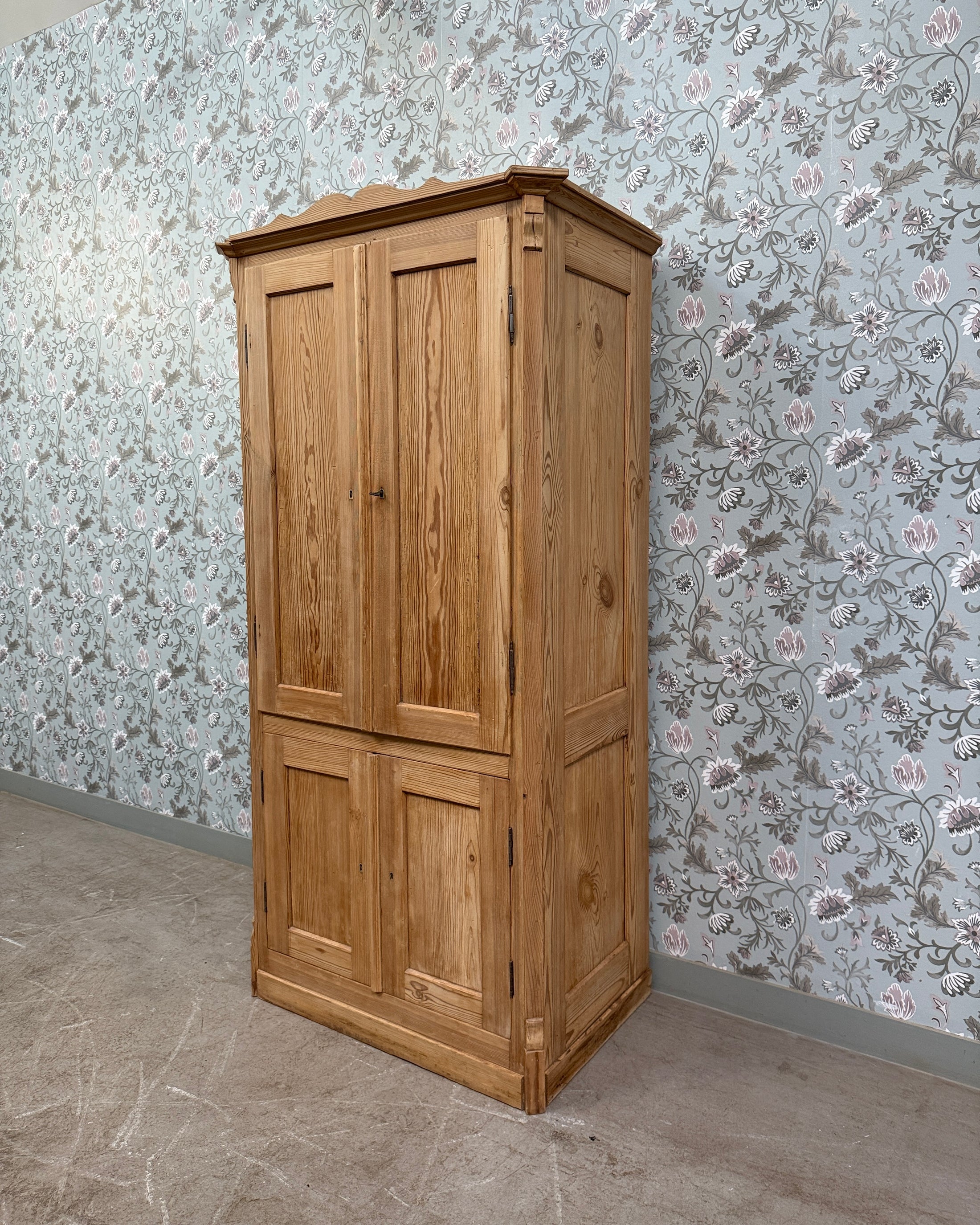 Armoire anglaise en pin