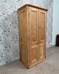 Charger l'image dans la visionneuse de la galerie, Armoire anglaise en pin