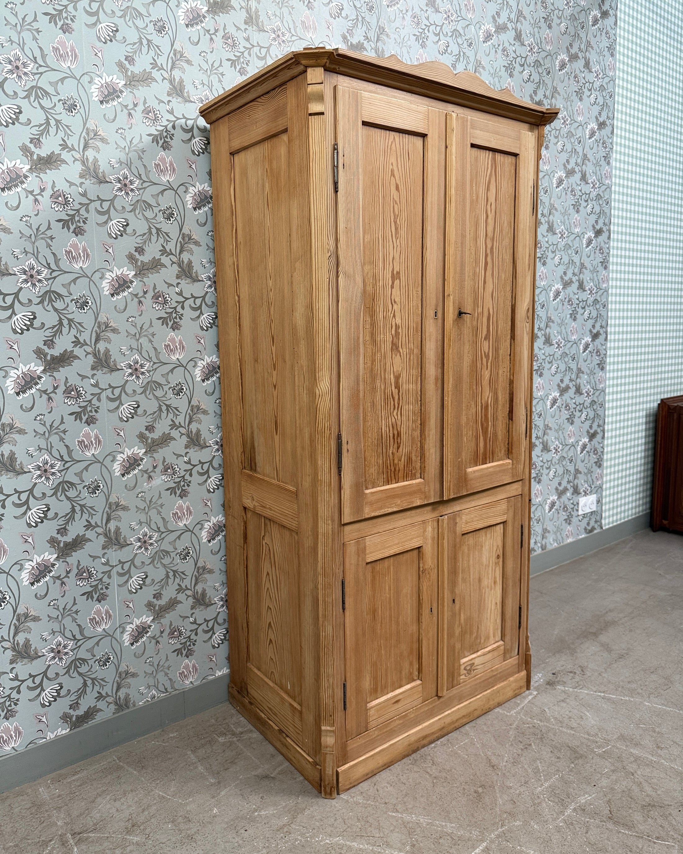 Armoire anglaise en pin