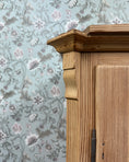 Charger l'image dans la visionneuse de la galerie, Armoire anglaise en pin