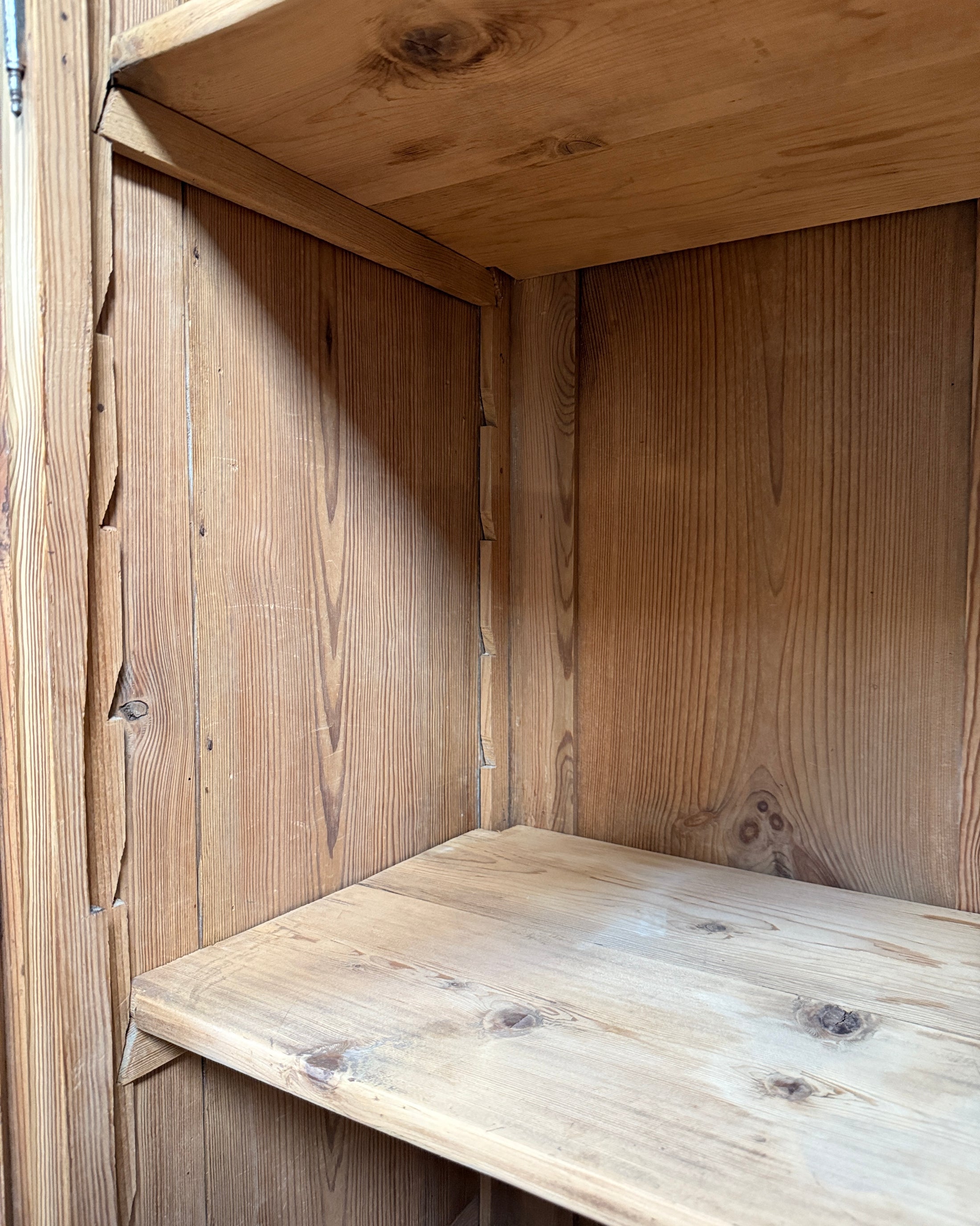 Armoire anglaise en pin