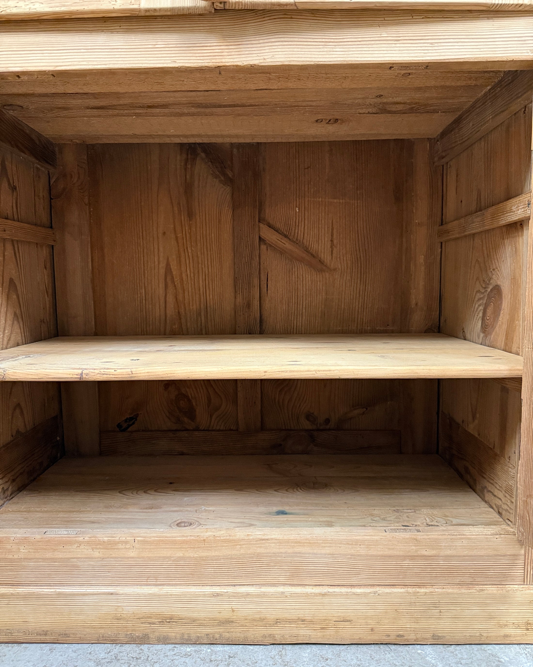 Armoire anglaise en pin