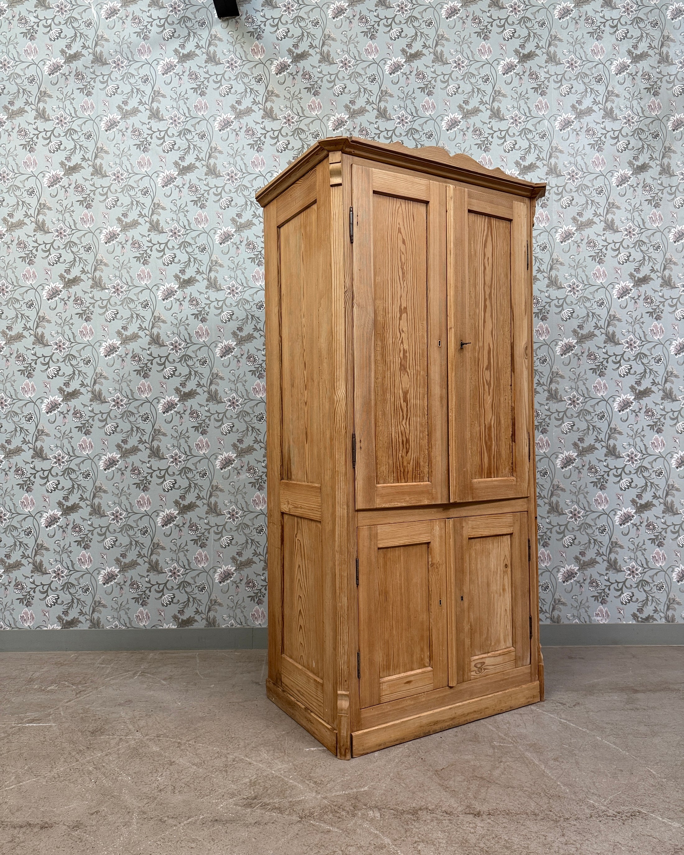 Armoire anglaise en pin