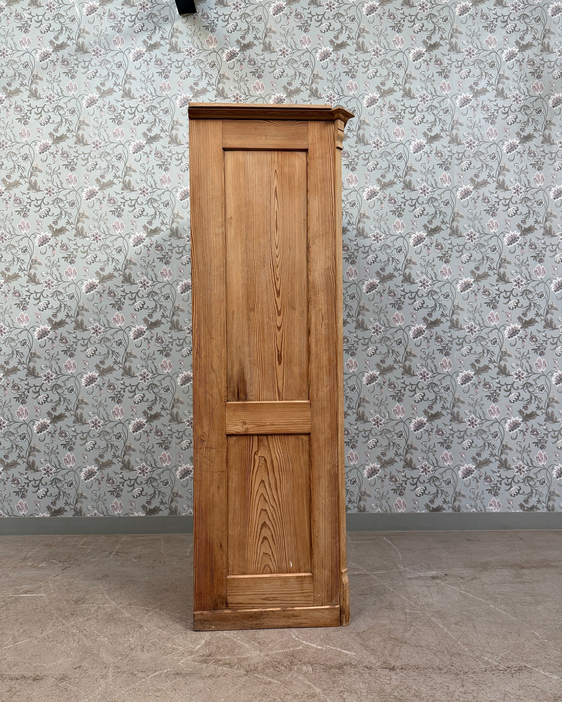 Armoire anglaise en pin