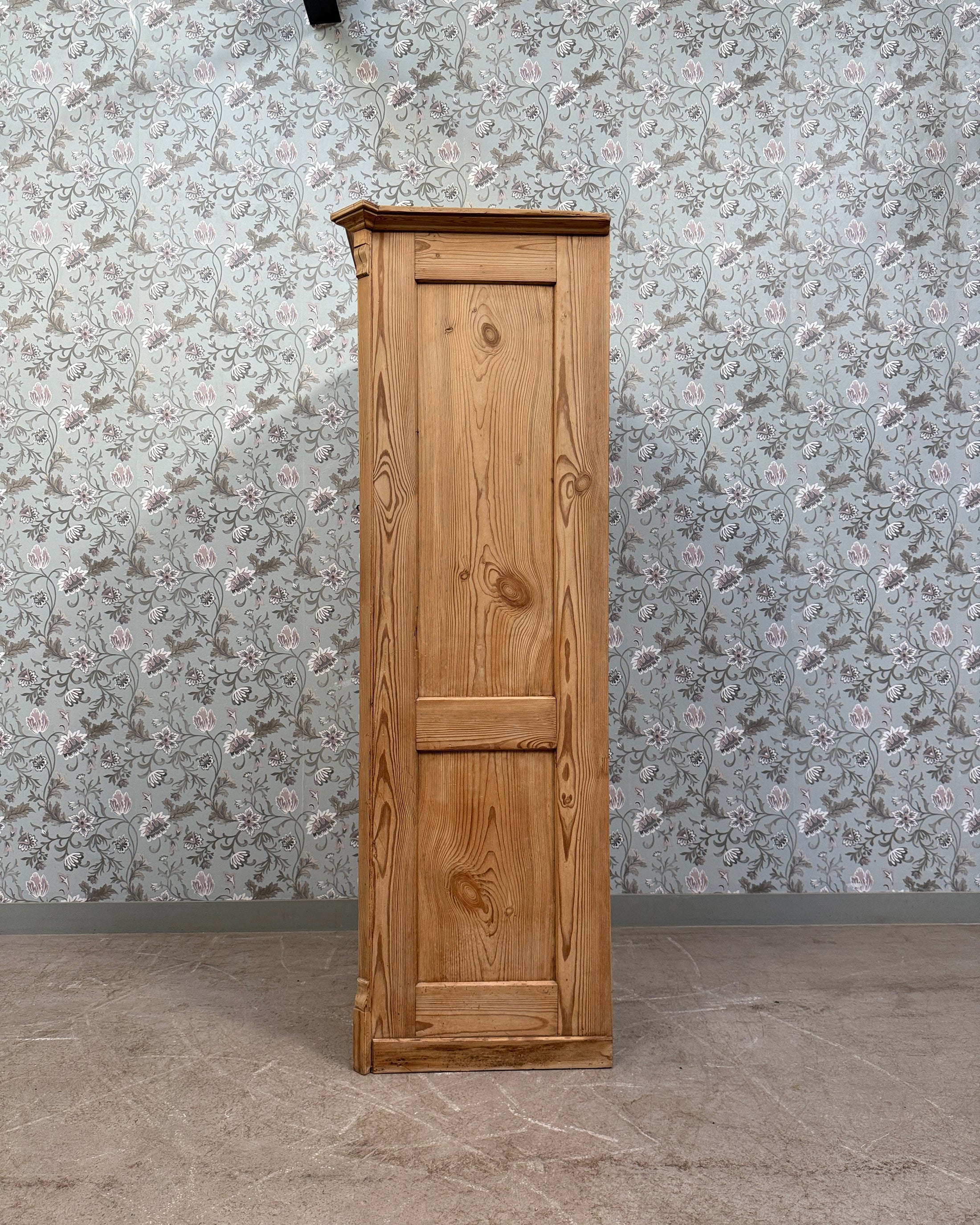 Armoire anglaise en pin