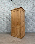Charger l'image dans la visionneuse de la galerie, Armoire anglaise en pin