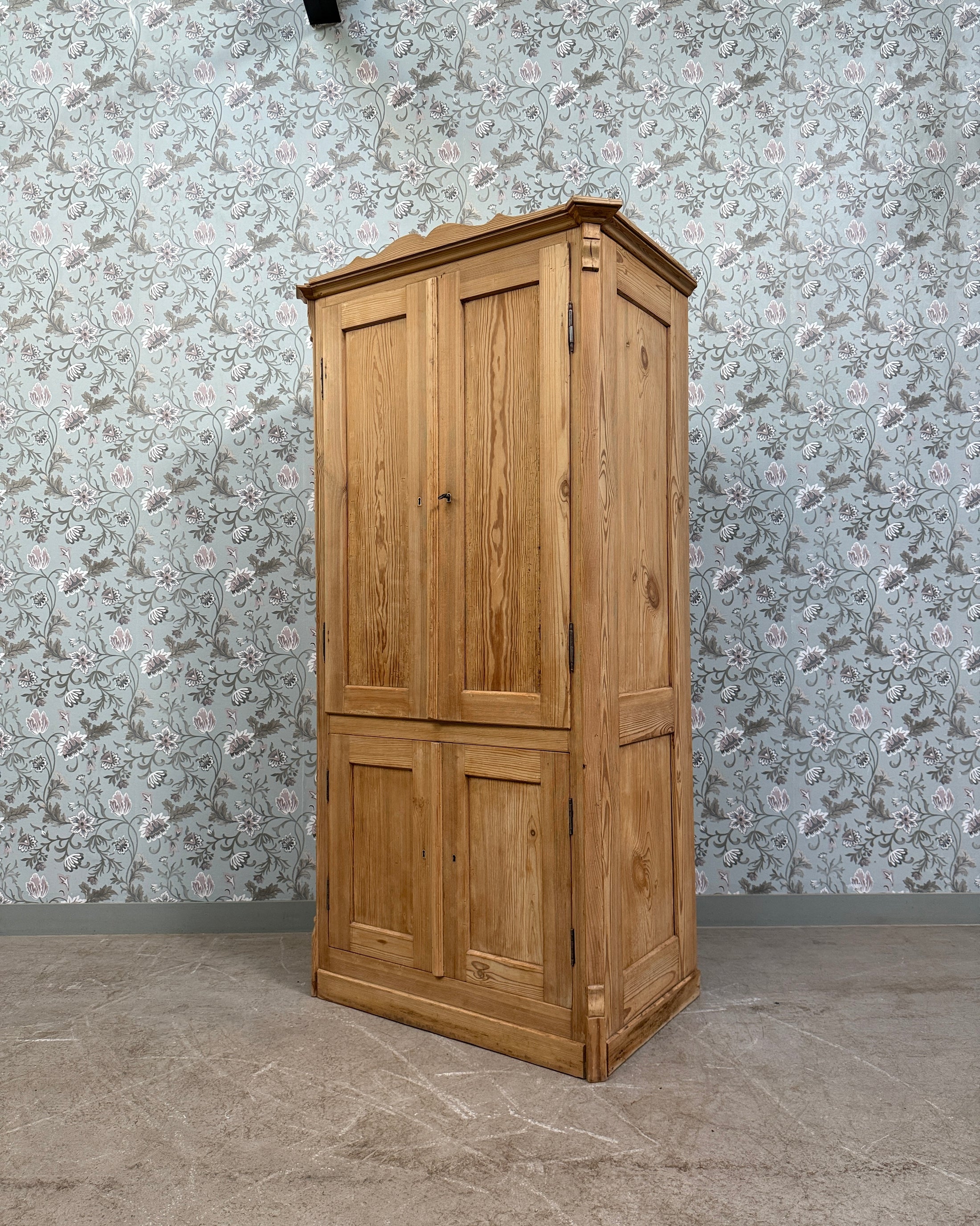 Armoire anglaise en pin