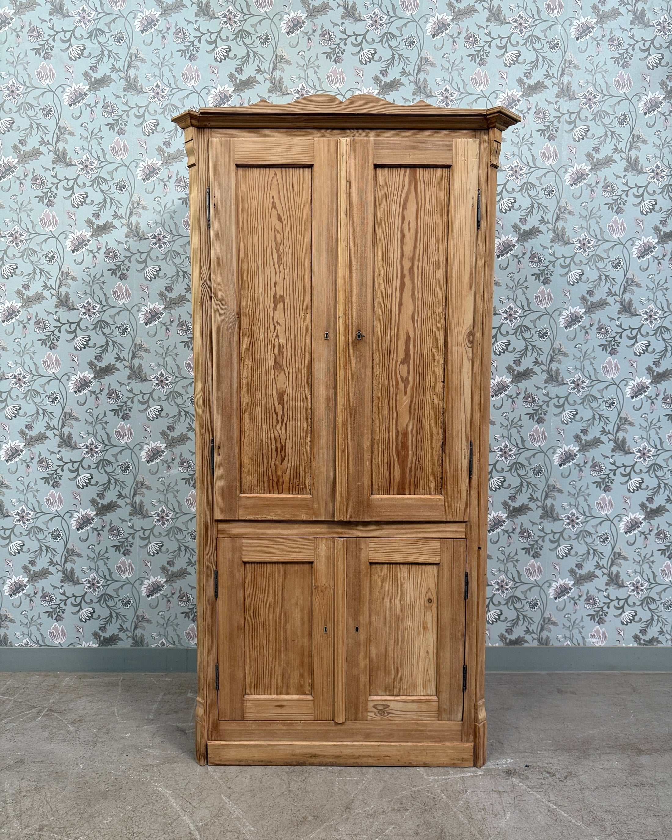 Armoire anglaise en pin