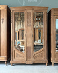 Charger l'image dans la visionneuse de la galerie, Armoire Art Nouveau en chêne massif