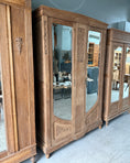 Charger l'image dans la visionneuse de la galerie, Armoire Art Nouveau en chêne massif