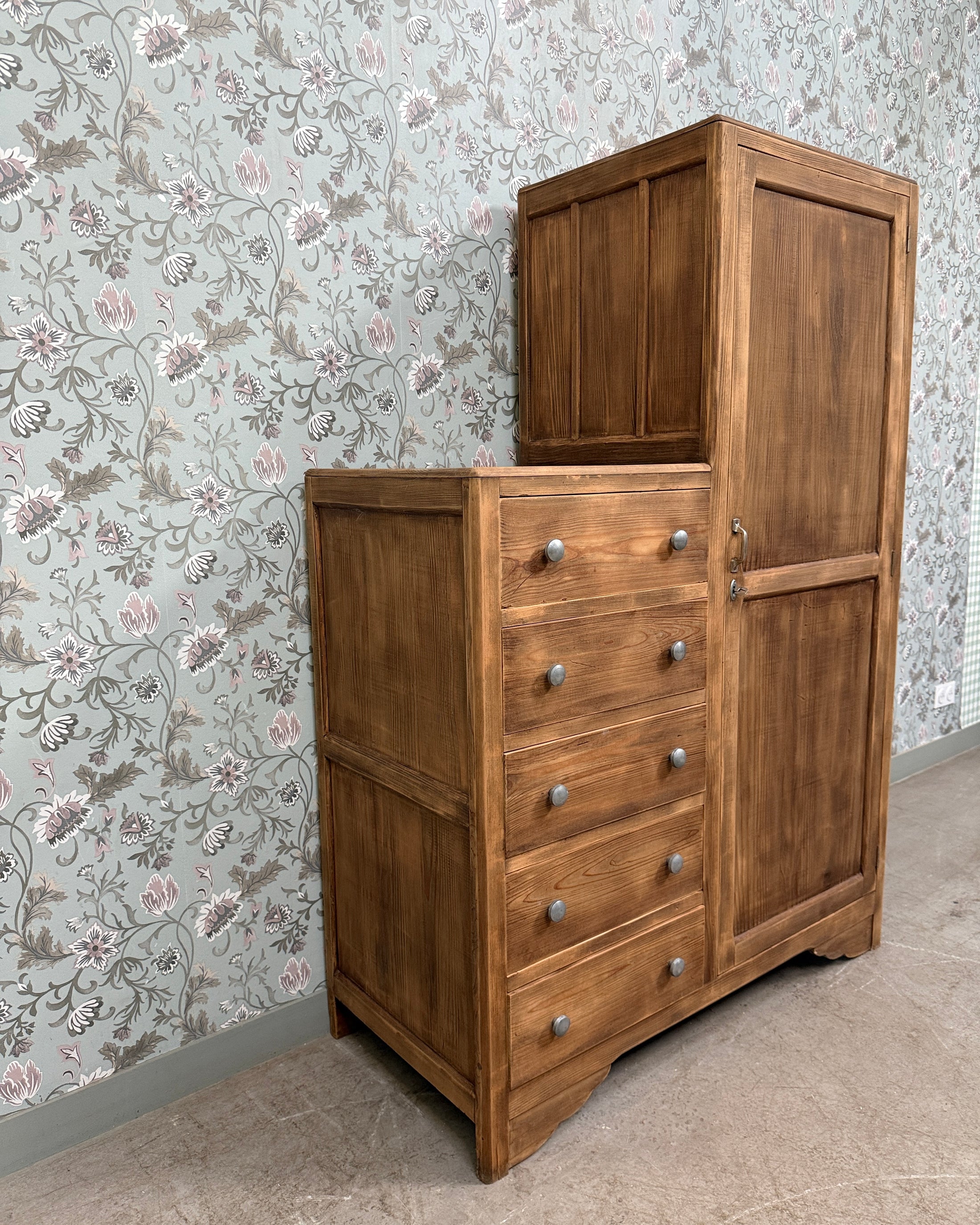 Armoire asymétrique Art Déco