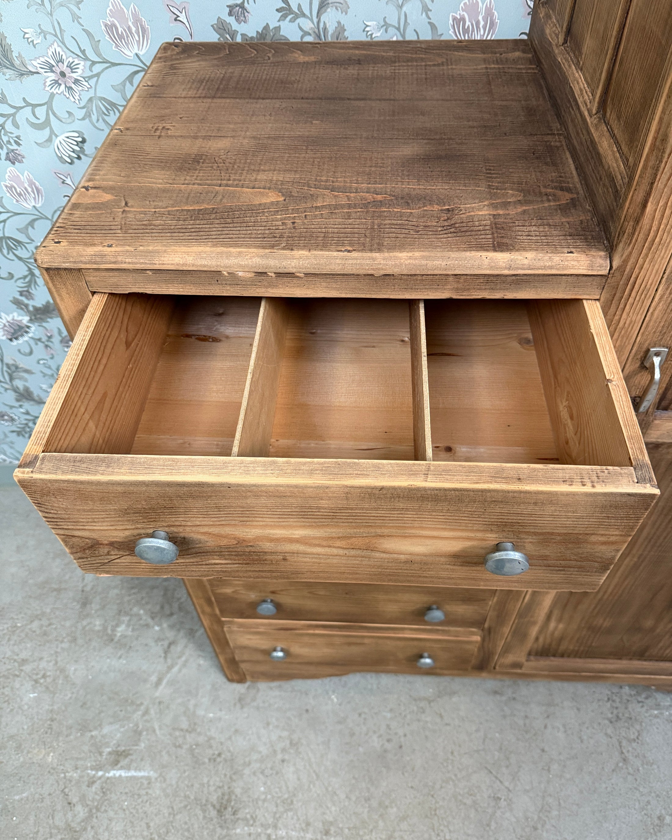 Armoire asymétrique Art Déco