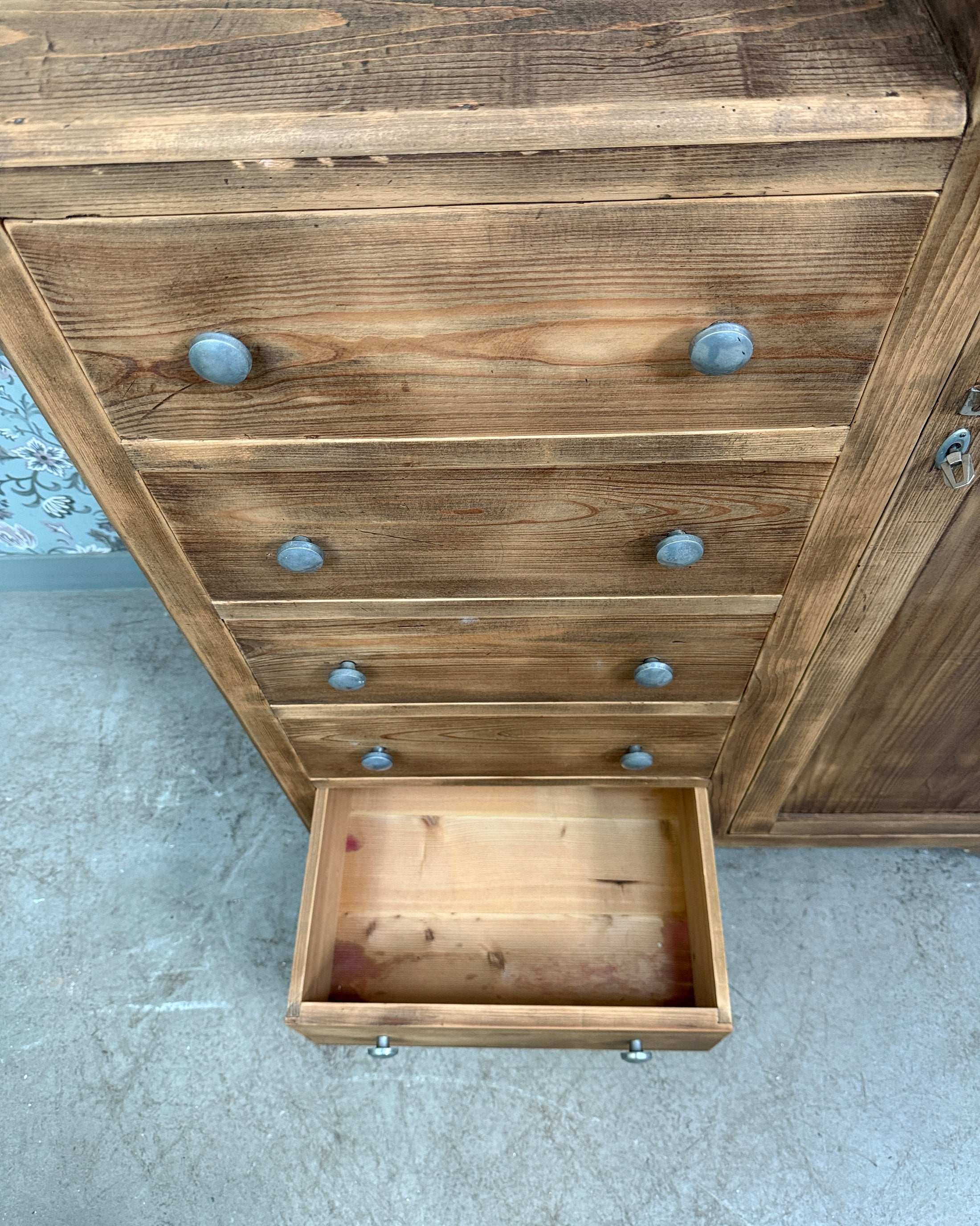 Armoire asymétrique Art Déco