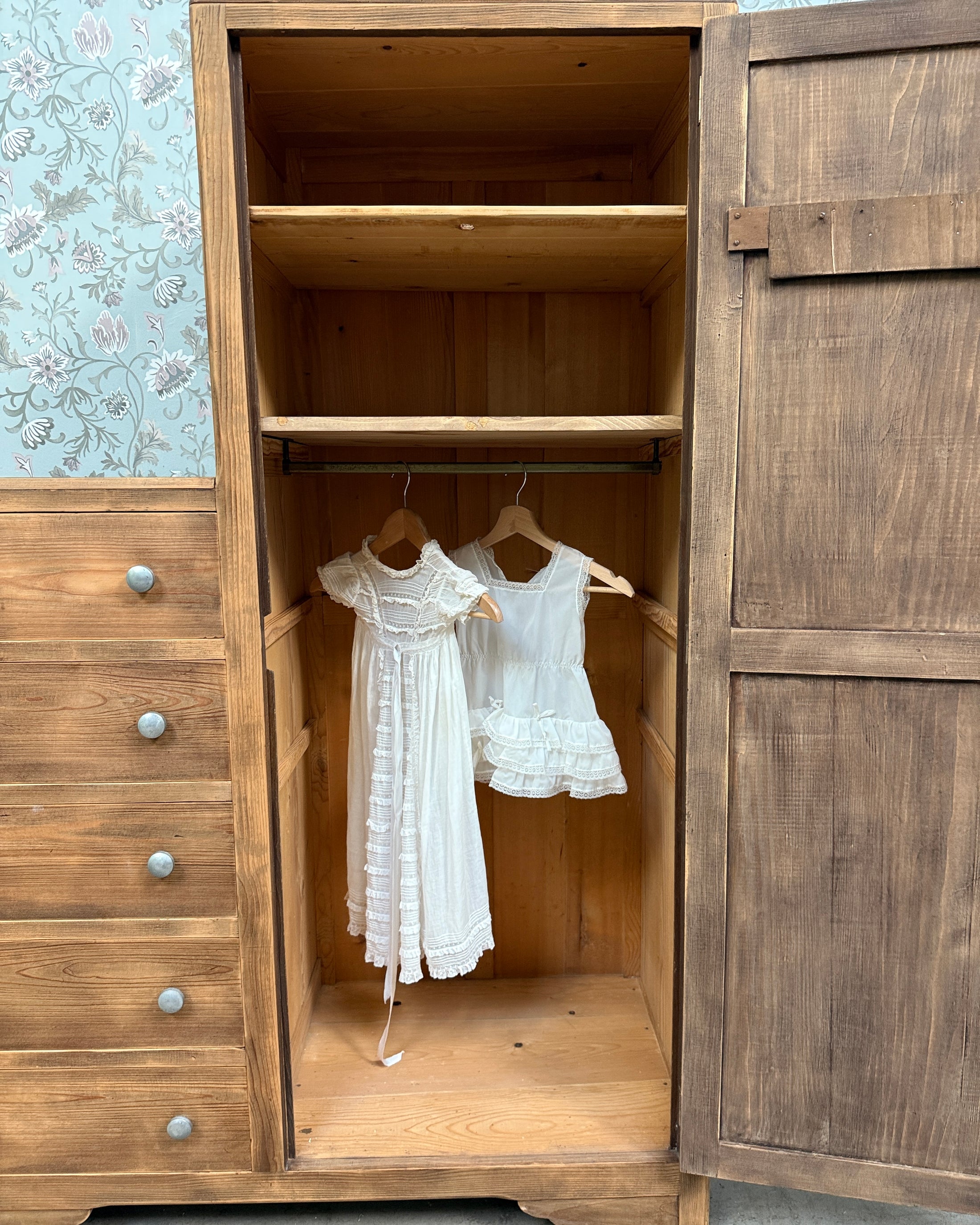 Armoire asymétrique Art Déco