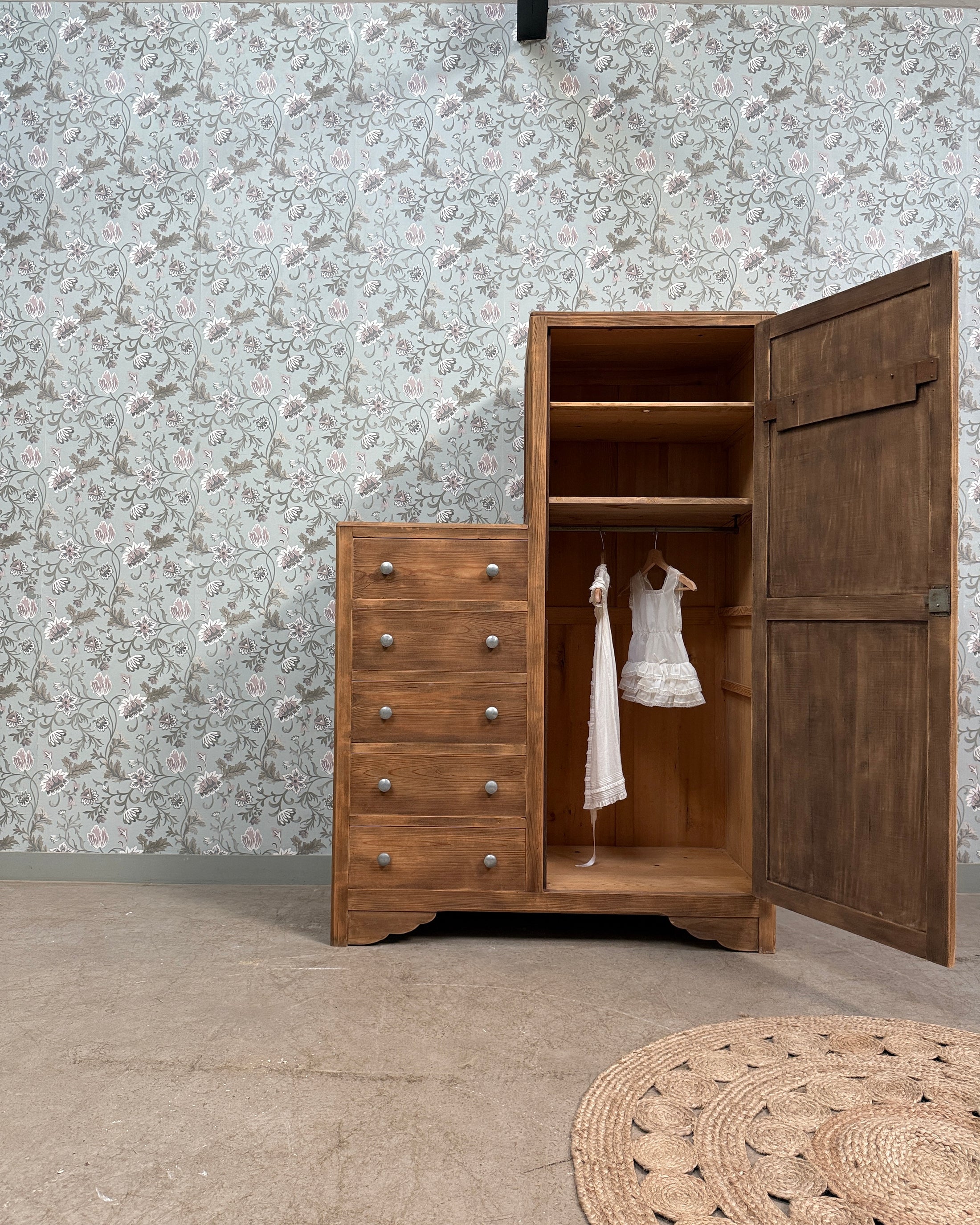 Armoire asymétrique Art Déco