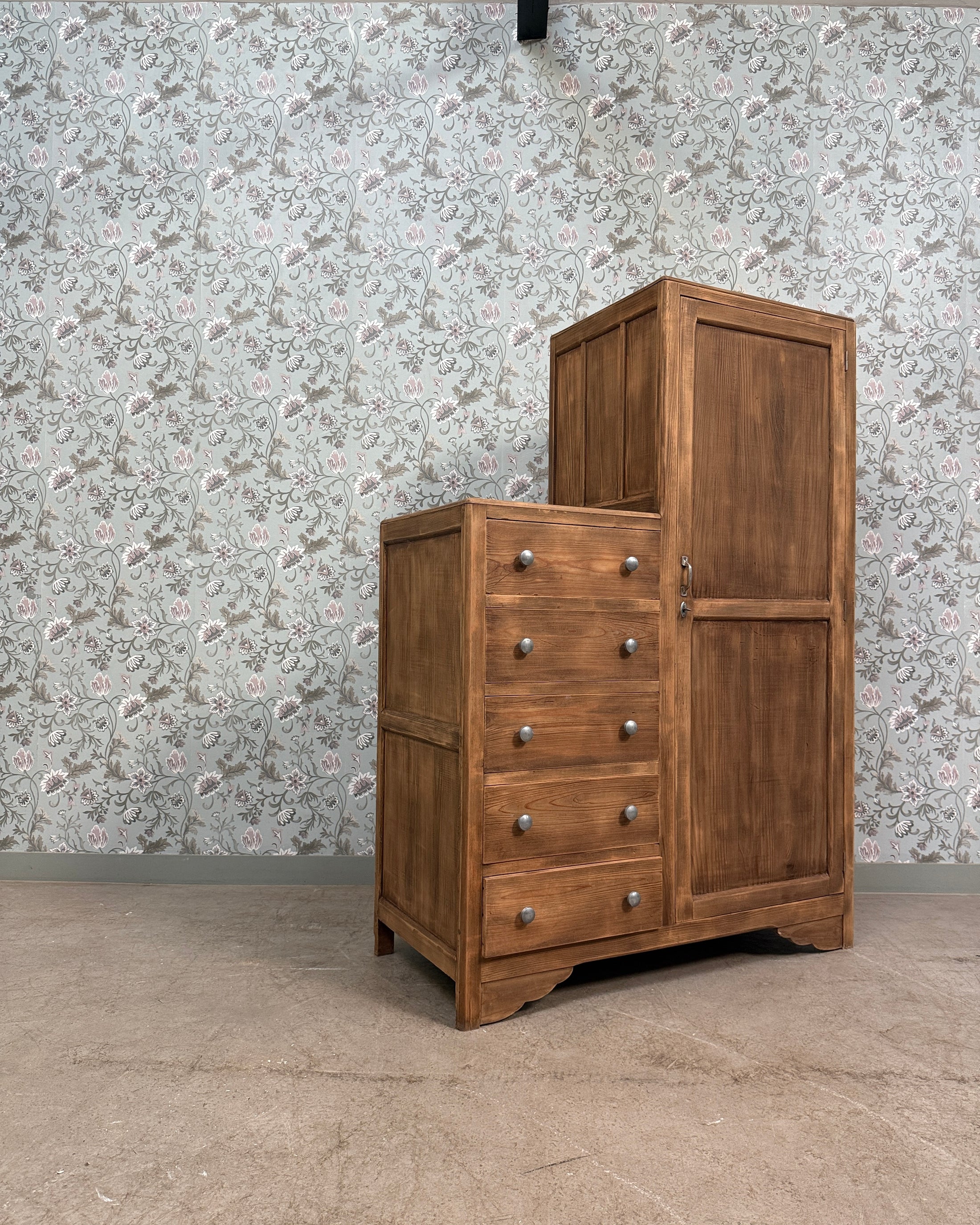 Armoire asymétrique Art Déco