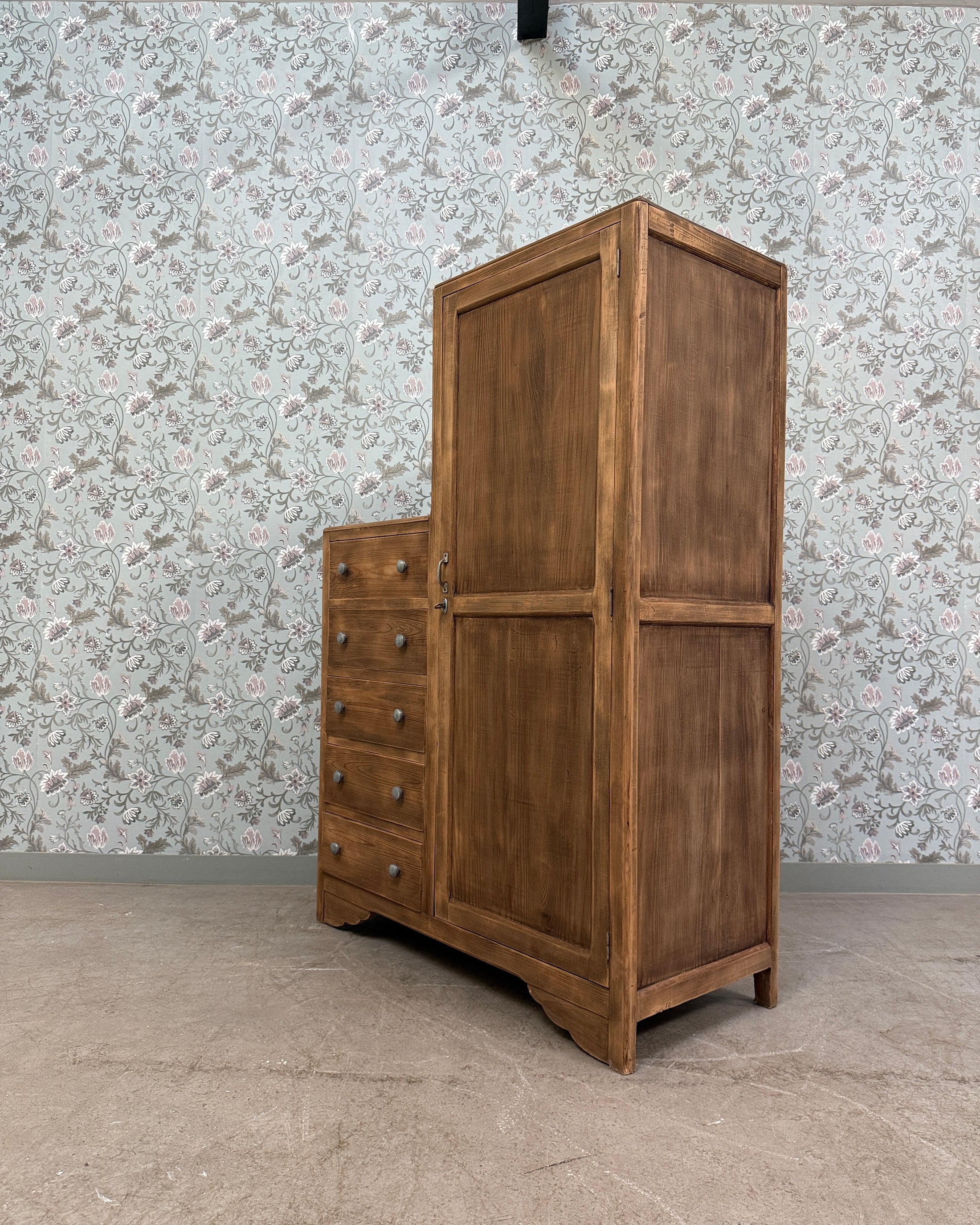 Armoire asymétrique Art Déco