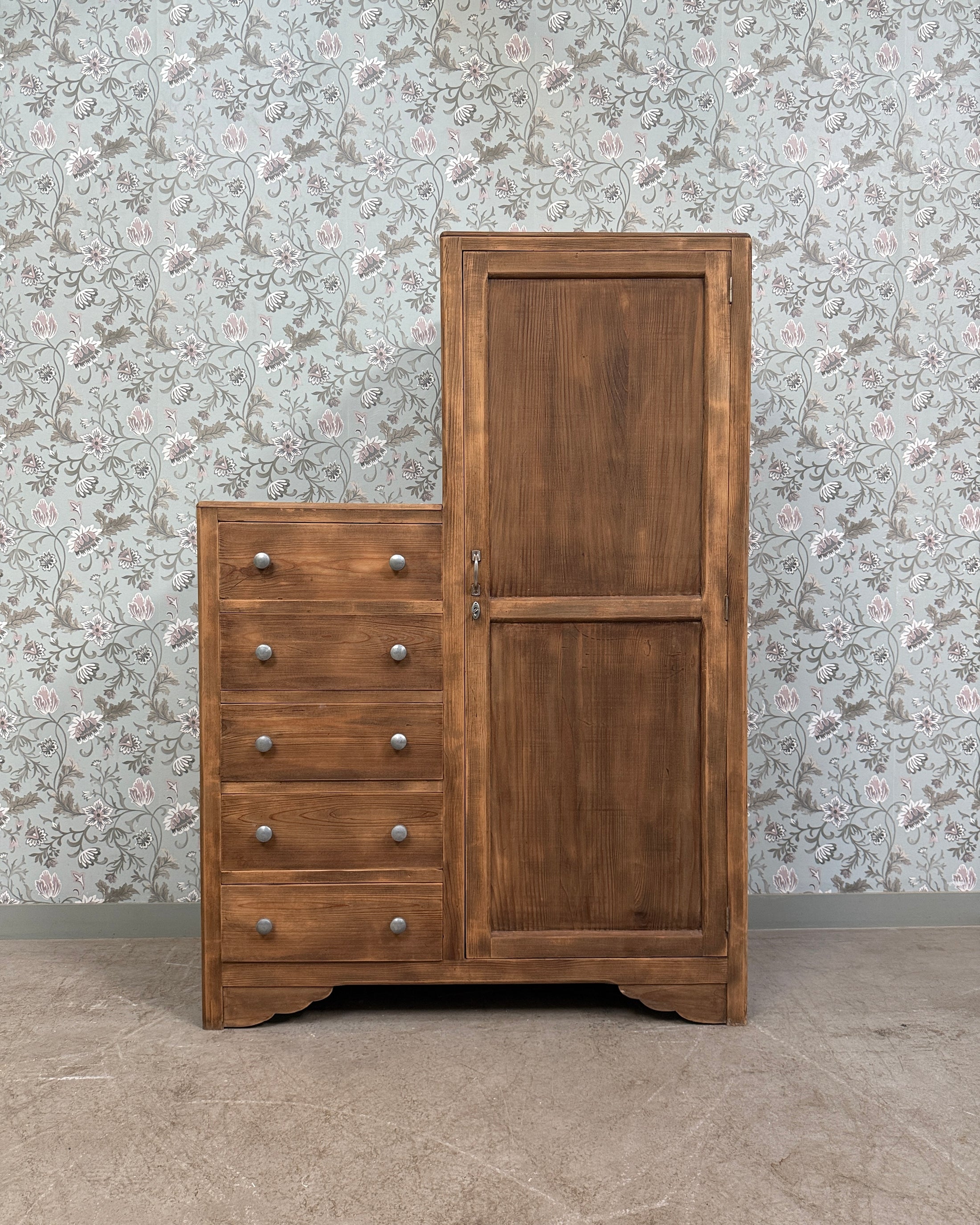 Armoire asymétrique Art Déco
