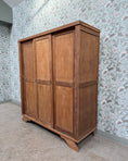 Charger l'image dans la visionneuse de la galerie, Armoire parisienne à trois portes coulissantes