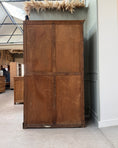 Charger l'image dans la visionneuse de la galerie, Armoire parisienne en chêne