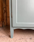 Charger l'image dans la visionneuse de la galerie, Armoire vintage vert de gris