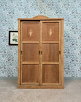 Charger l'image dans la visionneuse de la galerie, Armoire Art Déco aux portes coulissantes