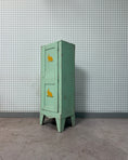 Charger l'image dans la visionneuse de la galerie, Armoire vintage pour enfant