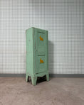 Charger l'image dans la visionneuse de la galerie, Armoire vintage pour enfant