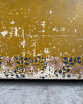 Charger l'image dans la visionneuse de la galerie, Banc-coffre ancien pour enfant patiné