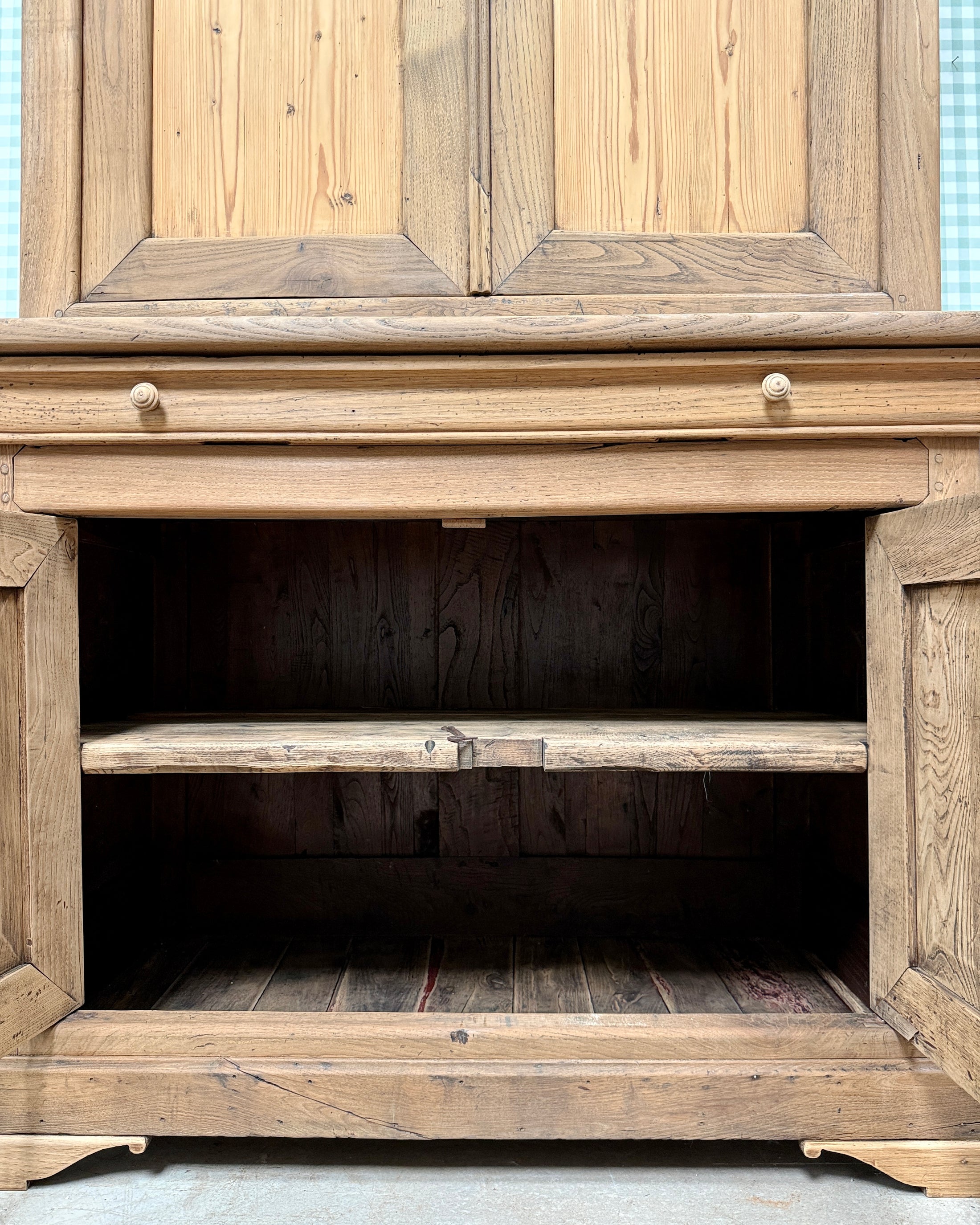 Buffet deux corps en châtaignier