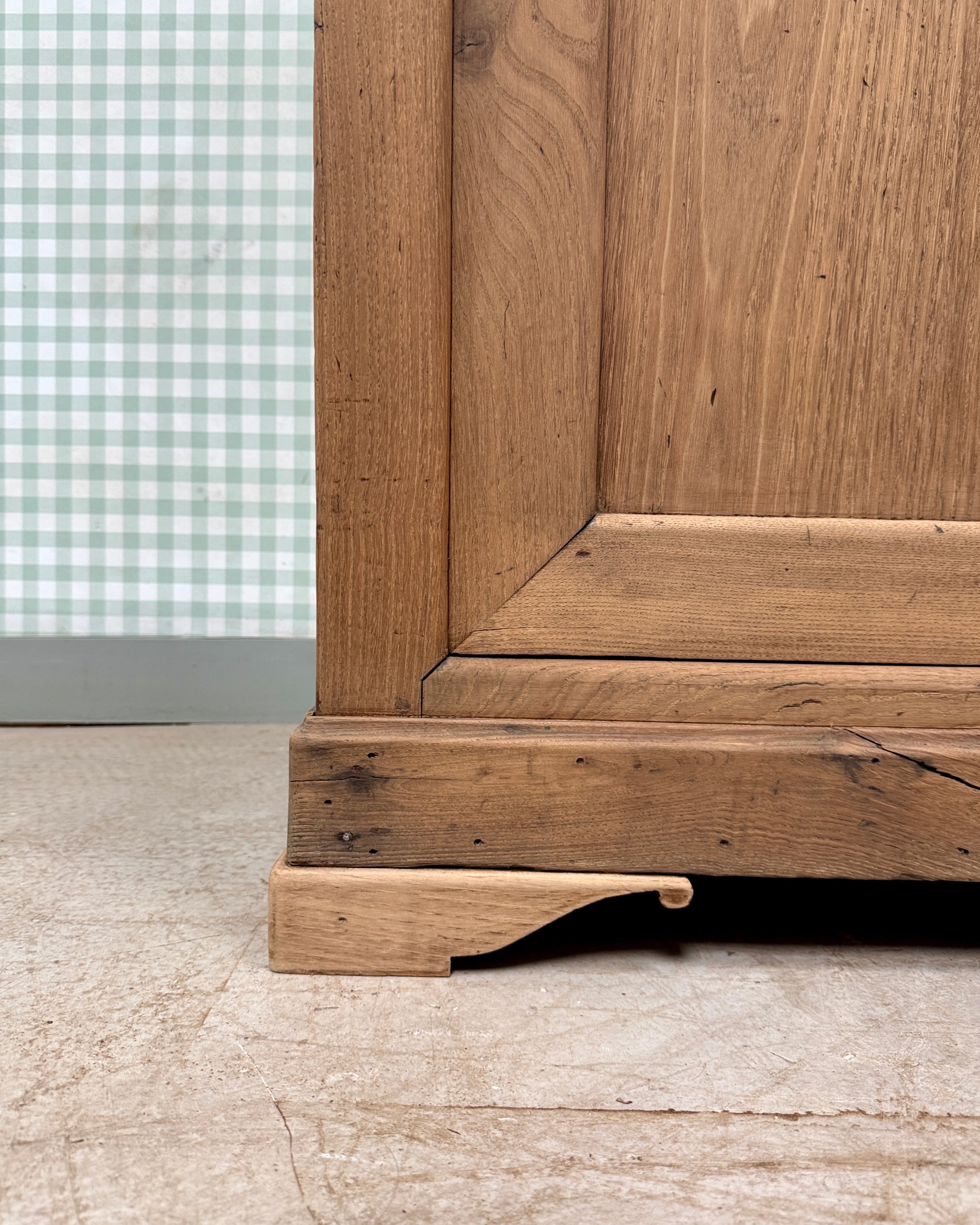 Buffet deux corps en châtaignier