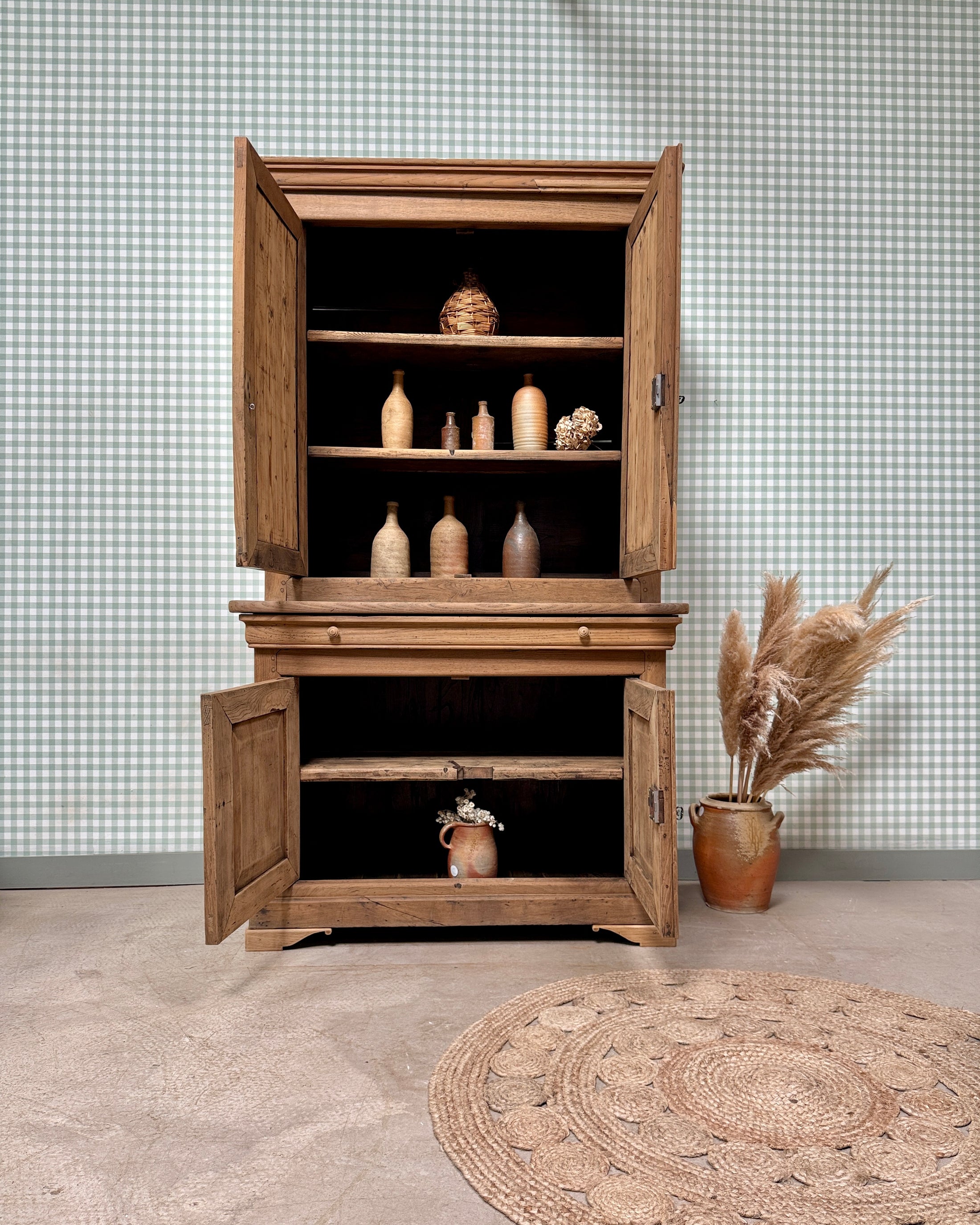 Buffet deux corps en châtaignier